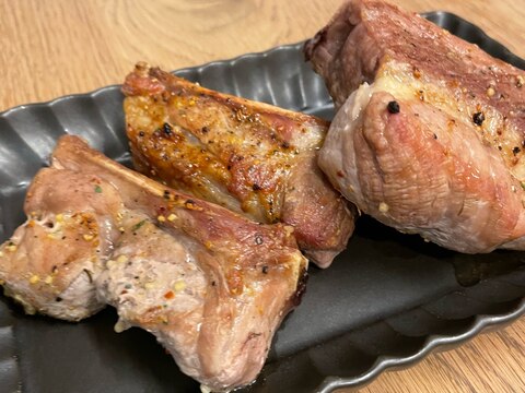 キャンプにも！骨付きラム肉のロースト